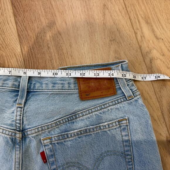 Levi’s 501 Cutoff Denim Shorts Light Wash Size 28 - Picture 5 of 9